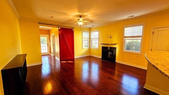 Building Photo - 3BR 2 BA Maple Hill