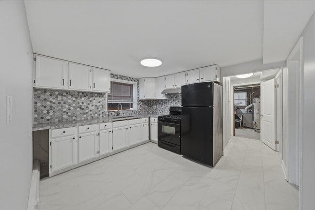 Building Photo - 2705 N Sayre Ave