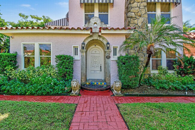 Building Photo - 194 Almeria Rd