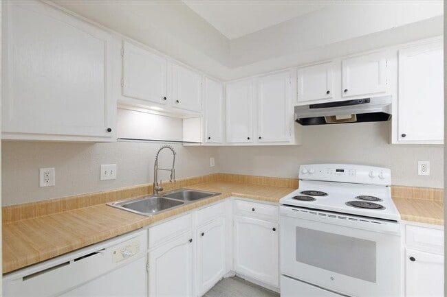 Building Photo - 10254 Bridgeland Ln