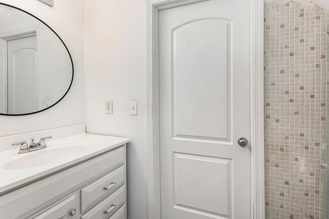 1st floor bathroom - 428 N Center St