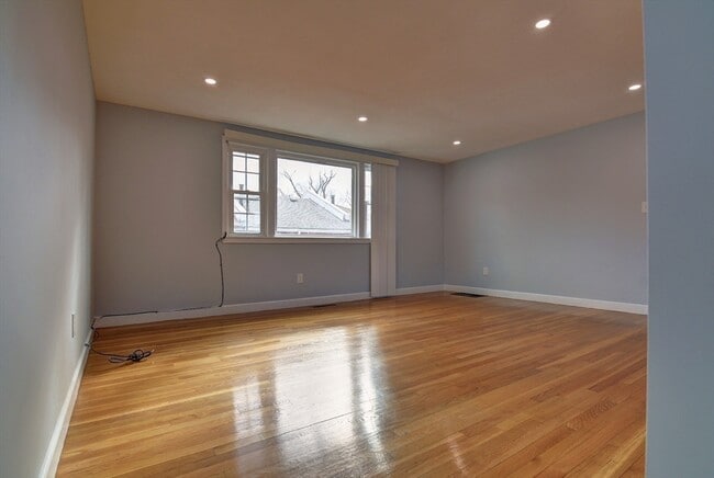 Building Photo - 30 Trull St