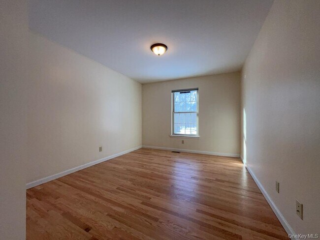 Building Photo - 2 Fieldstone Dr