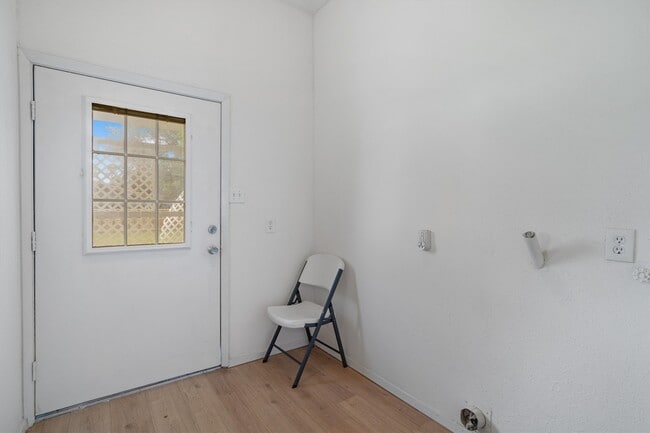 Building Photo - 108 7th St