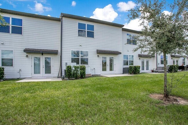 Building Photo - 433 Madison Dr
