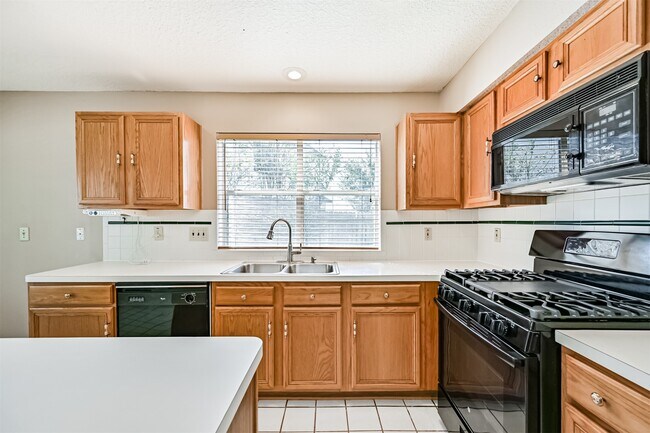 Building Photo - 4014 Ivywood Dr