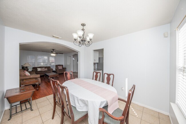 Building Photo - 8231 Chelsea Bend Ct