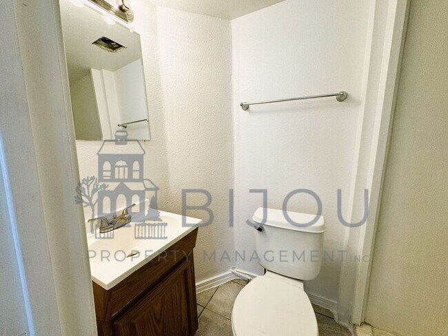 Building Photo - 427-431 E. Bijou St.