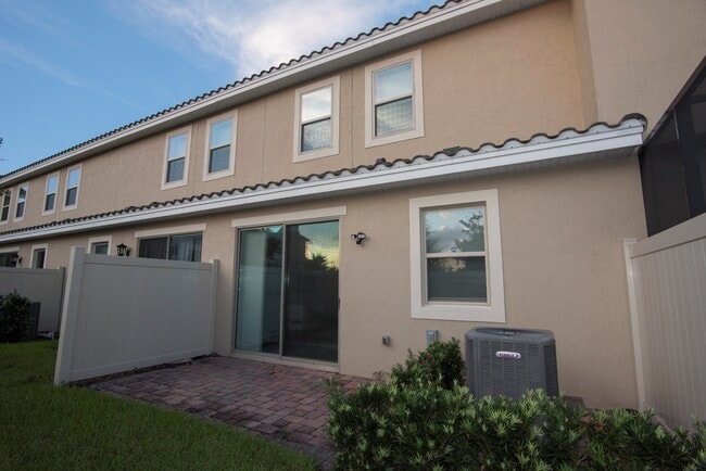 Building Photo - Two story Townhouse 2-bedroom, 2.5 bath in Eagle Creek of Lake Nona