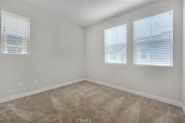 Building Photo - 6 Crown Point Dr