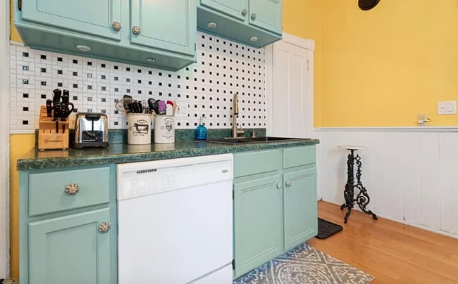 Building Photo - STUNNING Saint Paul Single Family Home - High End Upgrades Throughout