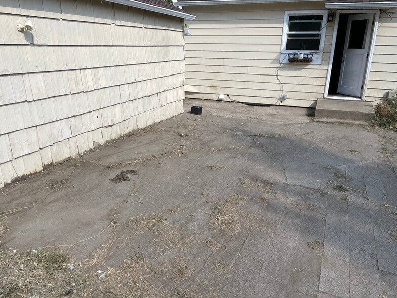 Patio - 3224 E 21st Ave