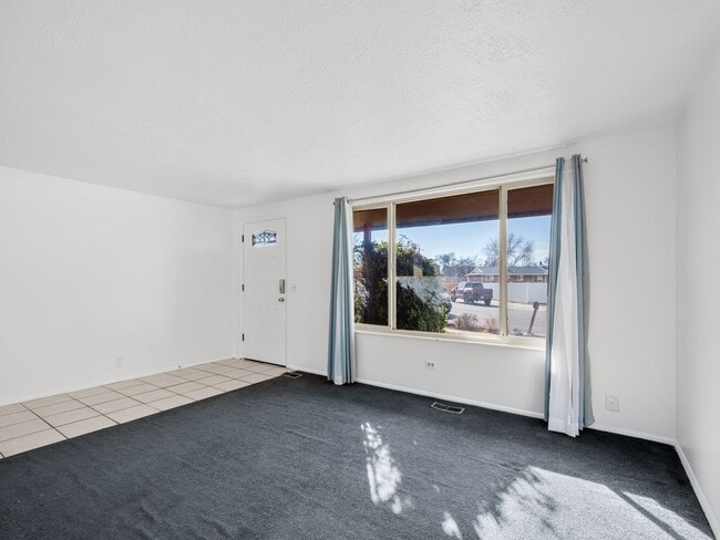 Building Photo - Beautiful home for rent!