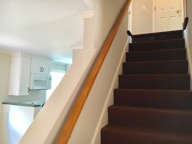 Building Photo - 40 Hobart Ln