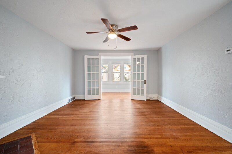 Primary Photo - 215 Elysian St