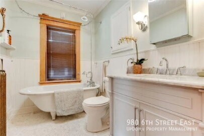 Building Photo - 980 6th St E