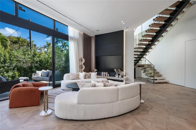 Building Photo - 1045 W 47th Ct