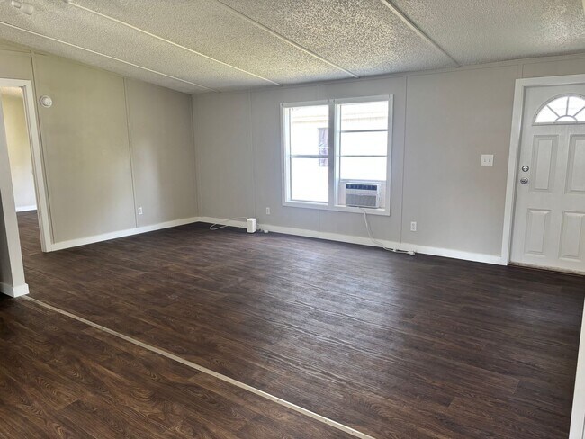 Building Photo - Completely Renovated Home