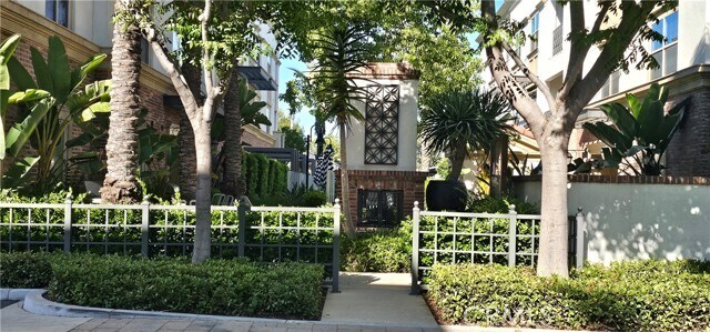 Building Photo - 401 S Anaheim Blvd