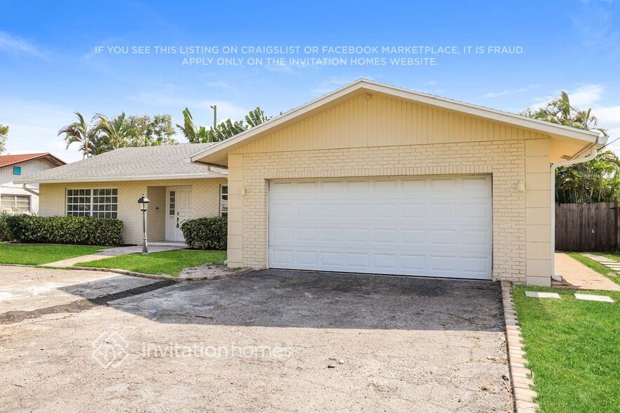 Building Photo - 228 NE 25th St