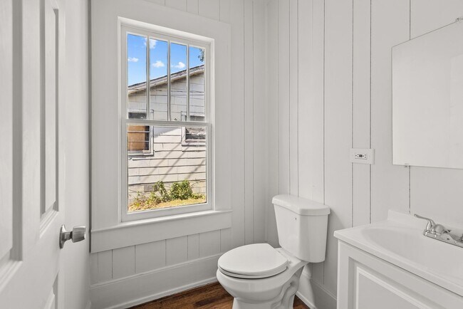 Building Photo - Beautiful Historic 4 Bedroom 2 Bathroom Home
