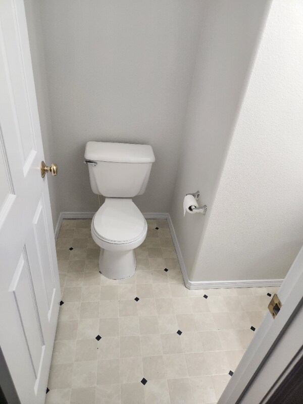 Building Photo - 1427 W Roberts Pl