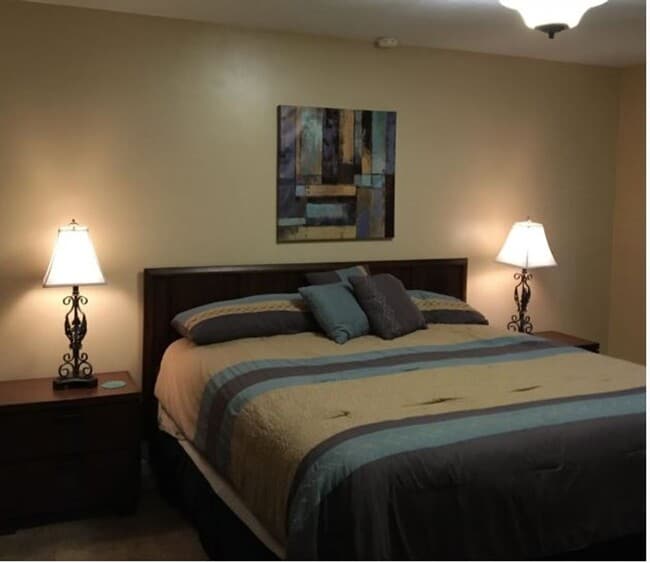 Building Photo - Long term furnished rental