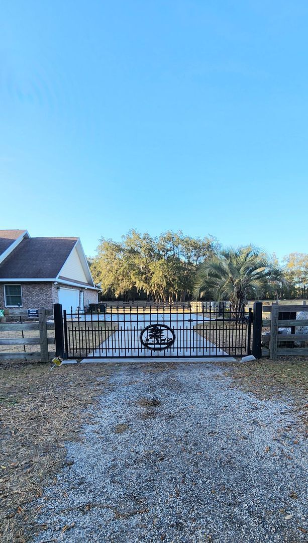 Building Photo - Beautifully updated 3-bedroom, 2.5-bath home in a picturesque country setting