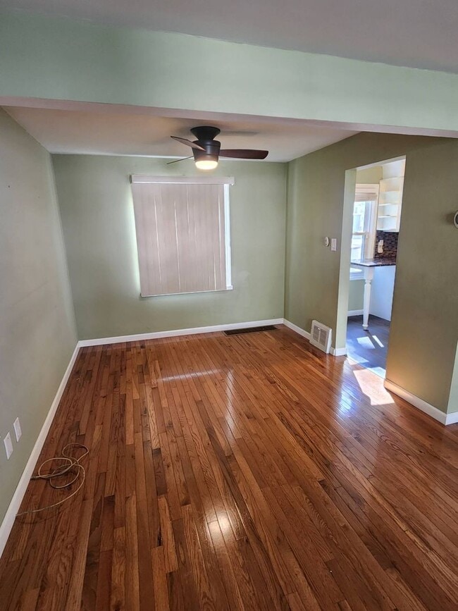 Building Photo - Charming 3-Bedroom Property in Prime Location