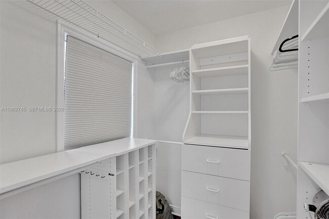 Building Photo - 3942 NE 171 St