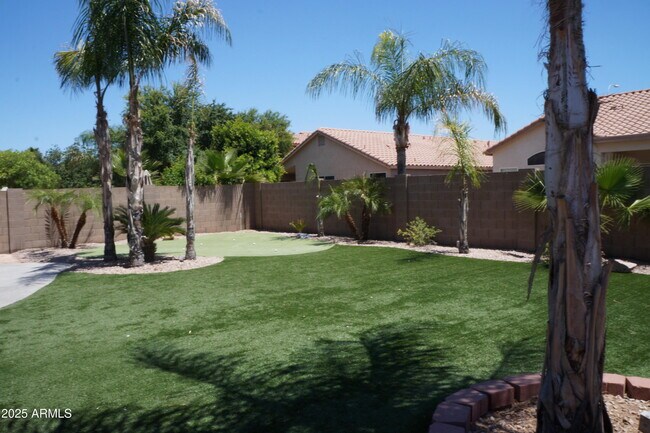 Building Photo - 971 S Meadows Dr