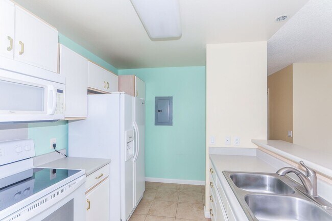 Building Photo - 95-1071 Kaapeha St. #98