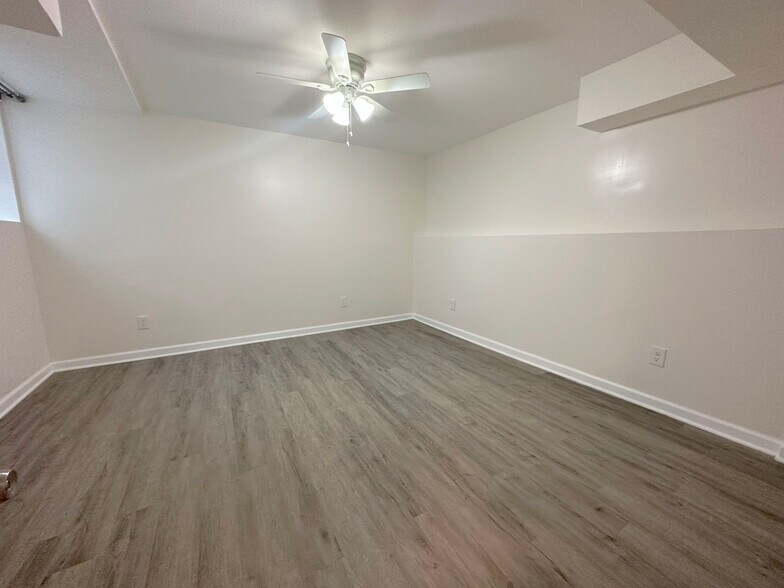 Building Photo - 1417 La Chateau Dr