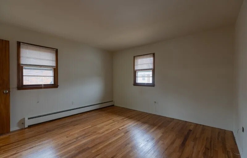 Main bedroom - 318 Kennedy Dr