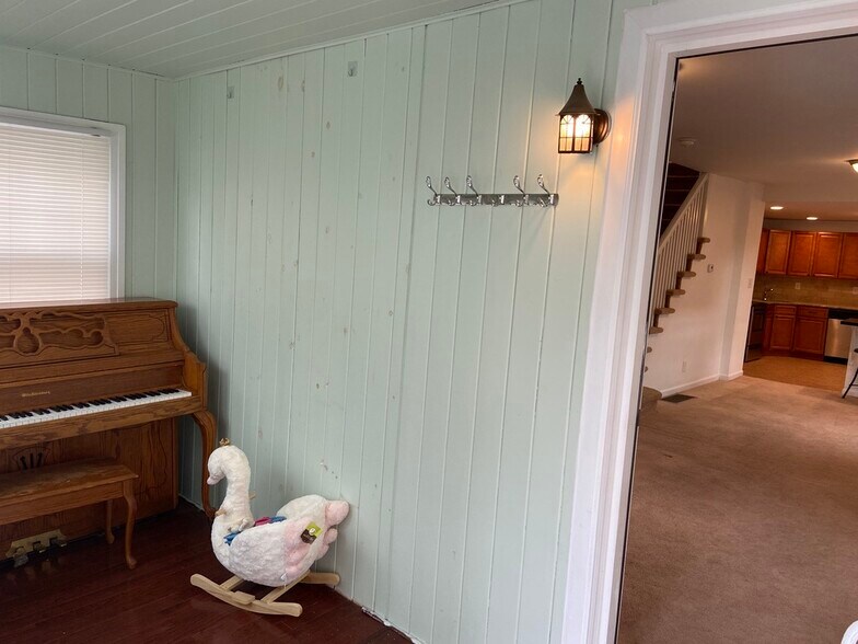 Front Entrance Foyer - 114 Morgan Ave