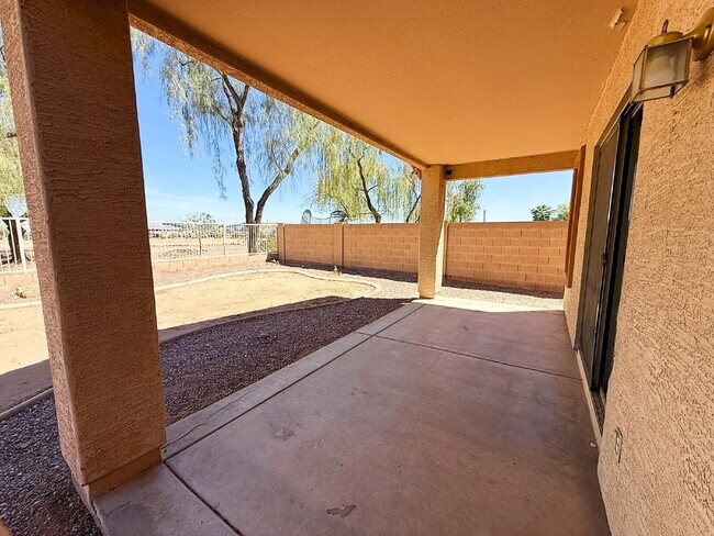 Building Photo - Beautiful Goodyear Home in Centerra – Spacious, Stylish & Move-In Ready!