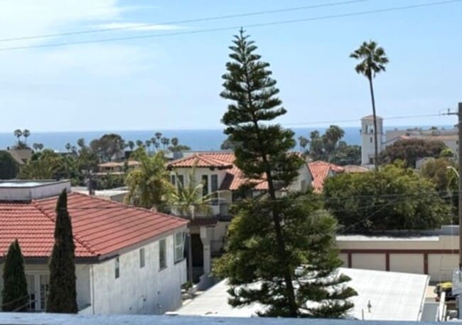 Building Photo - Furnished Multi-Level Townhome in South Redondo Beach – Available for 6–12 Months