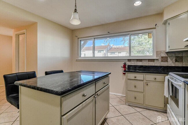 Building Photo - 920 Merritt Dr