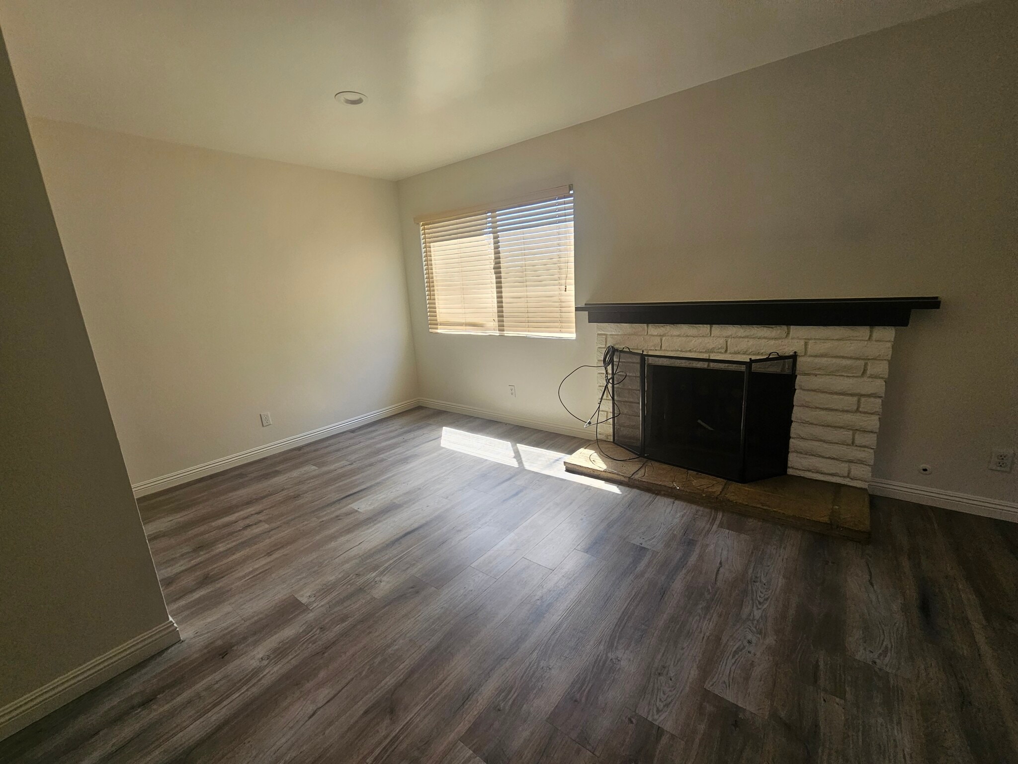 Building Photo - 23220 Pryor Pl