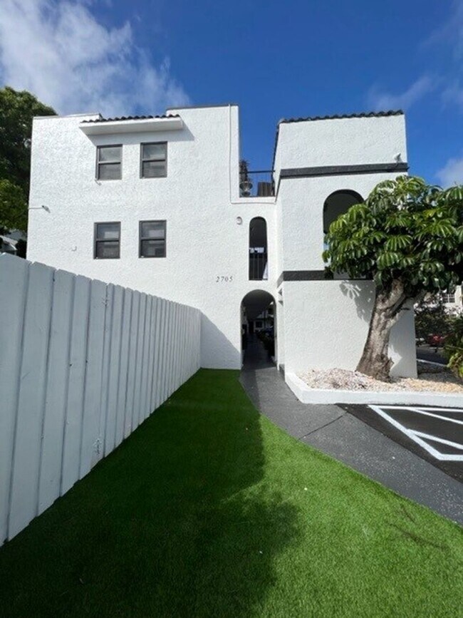 Interior Photo - 2705 NE 9th Ave