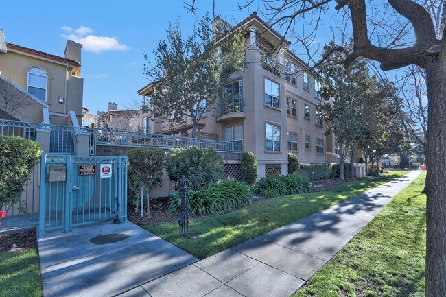Building Photo - 951 S 12th St