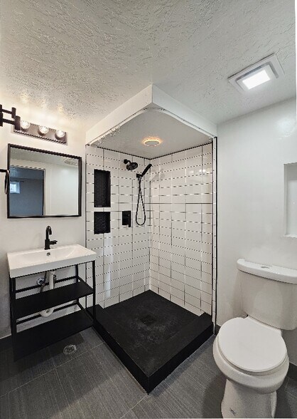 Building Photo - 610 W 5735 S