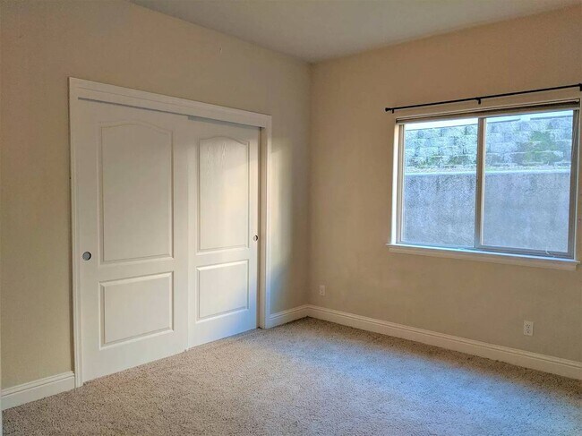 Building Photo - 1043 Diamante Robles Ct