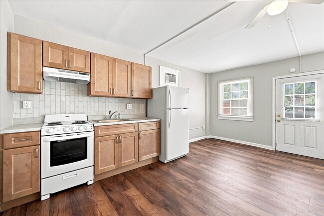 Building Photo - 571 Olive St
