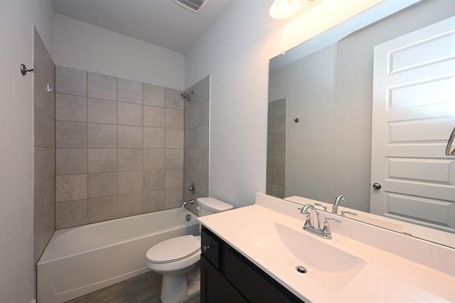 Building Photo - 2613 Chevy Chase Dr