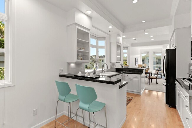 Building Photo - 602 5th St