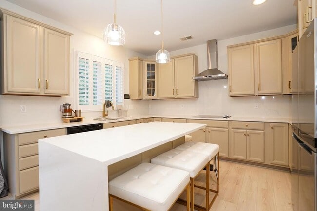 Building Photo - 20779 Crescent Pointe Pl