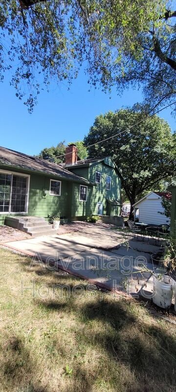 Building Photo - 8914 Grandview Dr