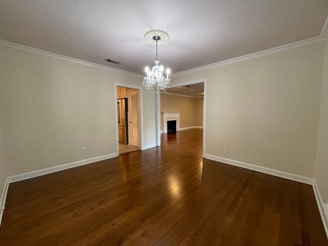 Building Photo - AVAILABLE NOW--3 BEDROOM 2 BATH HOME IN TCU AREA