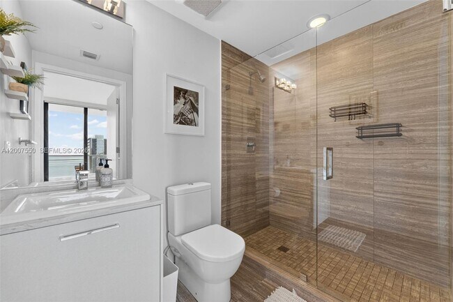 Building Photo - 1010 Brickell Ave